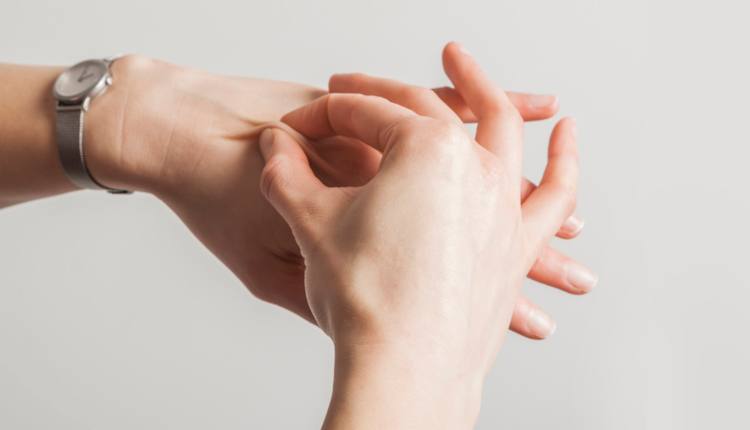 The “Skin Pinch Test” is a Quick Way to Tell If You're Dehydrated